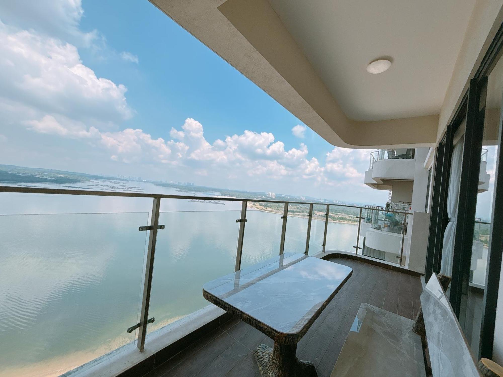 Апартаменти Country Garden Danga Bay By Lions Bay Джохор-Бару Номер фото