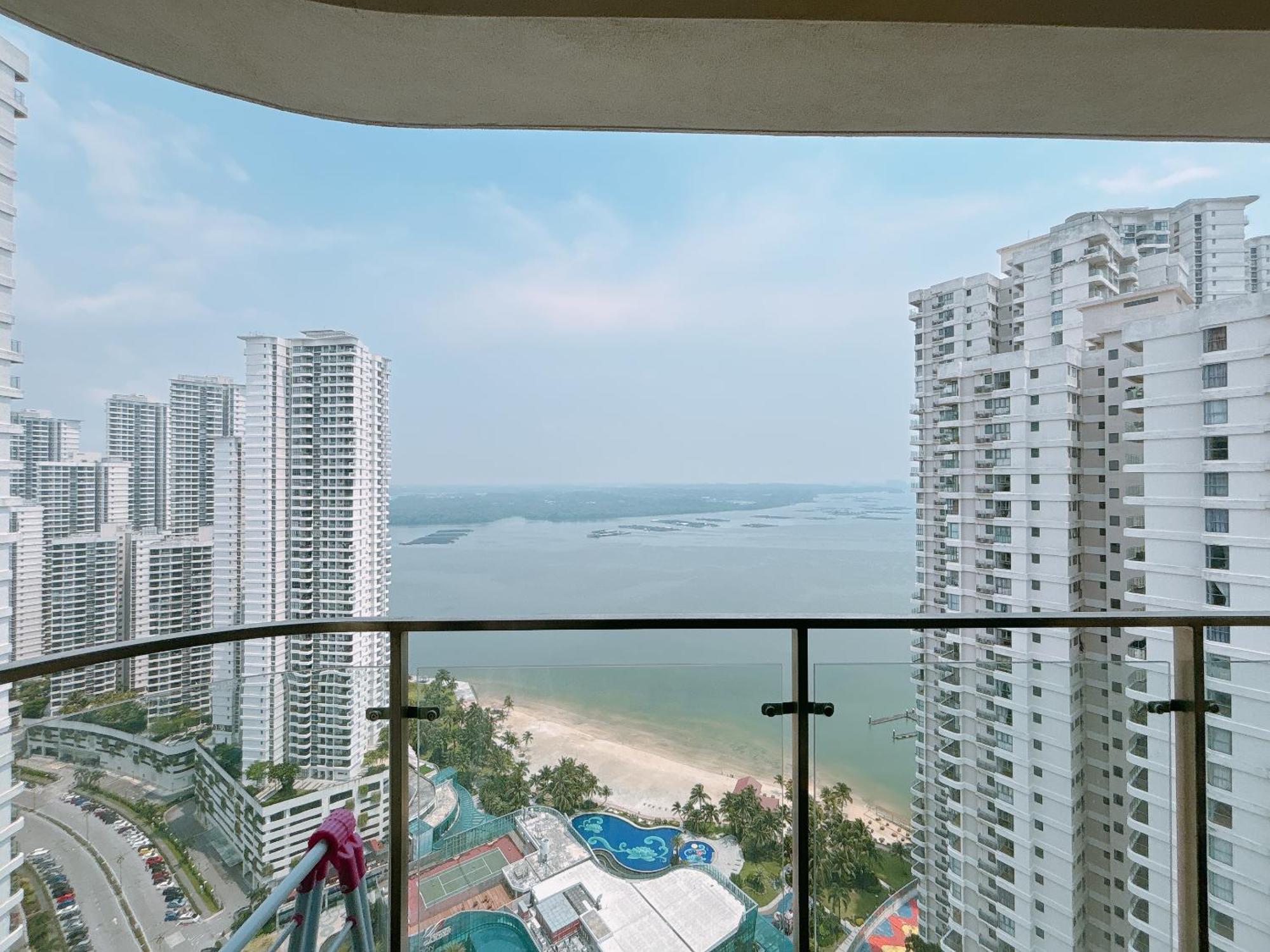 Апартаменти Country Garden Danga Bay By Lions Bay Джохор-Бару Номер фото