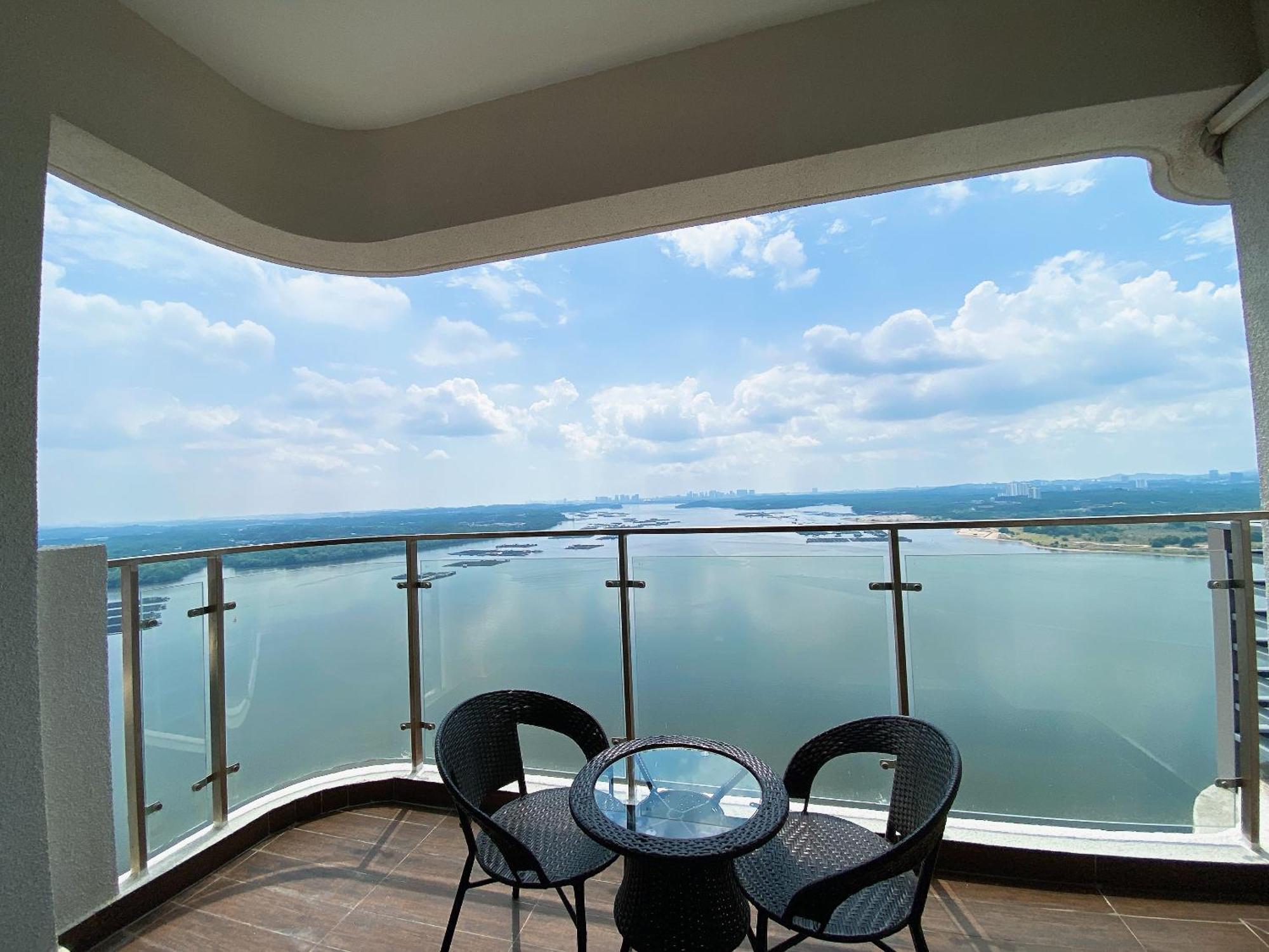 Апартаменти Country Garden Danga Bay By Lions Bay Джохор-Бару Номер фото
