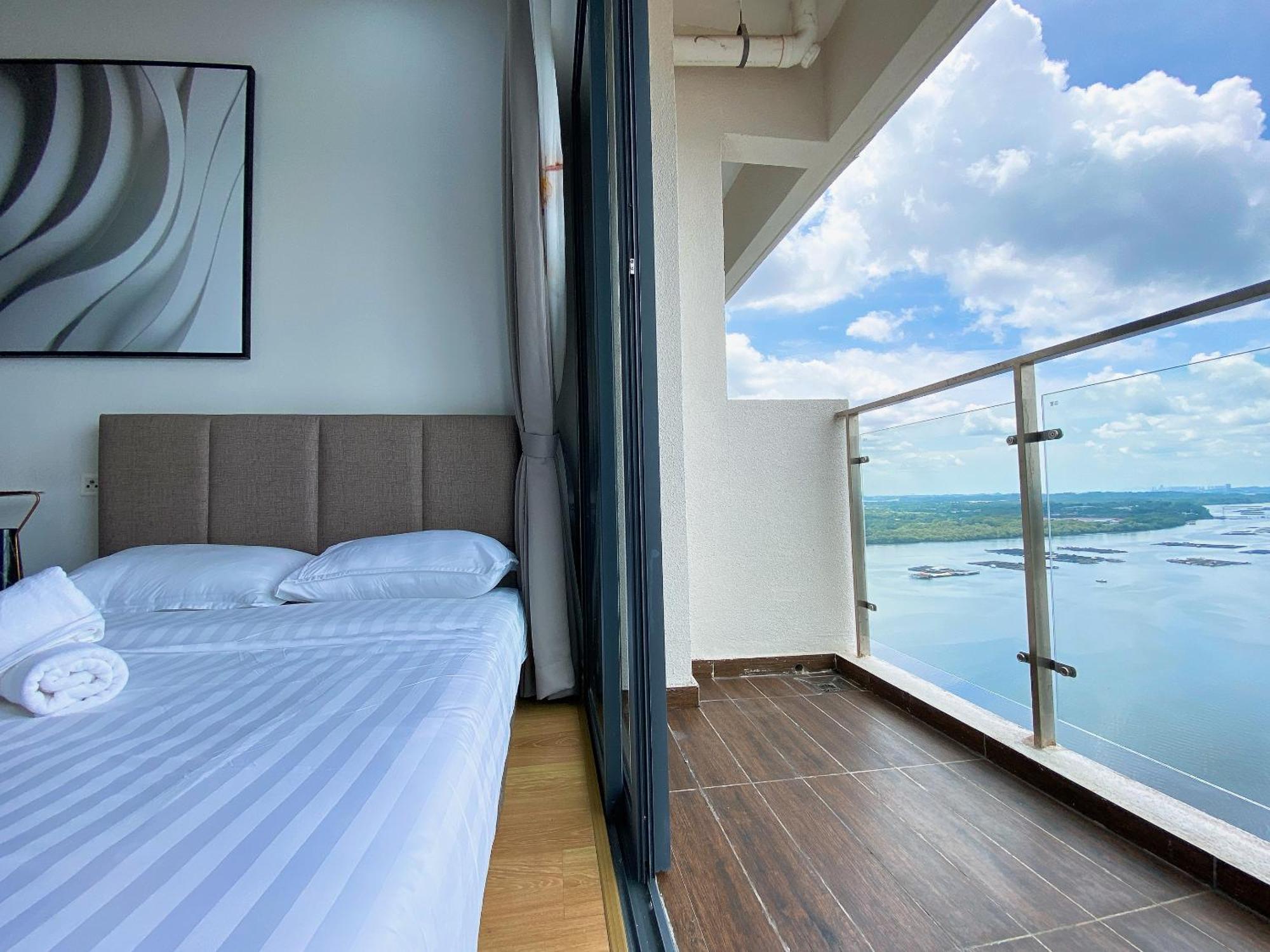 Апартаменти Country Garden Danga Bay By Lions Bay Джохор-Бару Номер фото