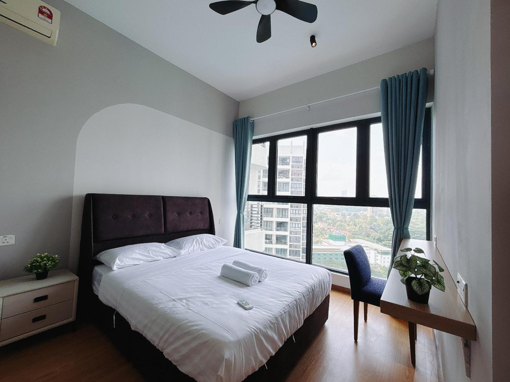 Апартаменти Country Garden Danga Bay By Lions Bay Джохор-Бару Номер фото