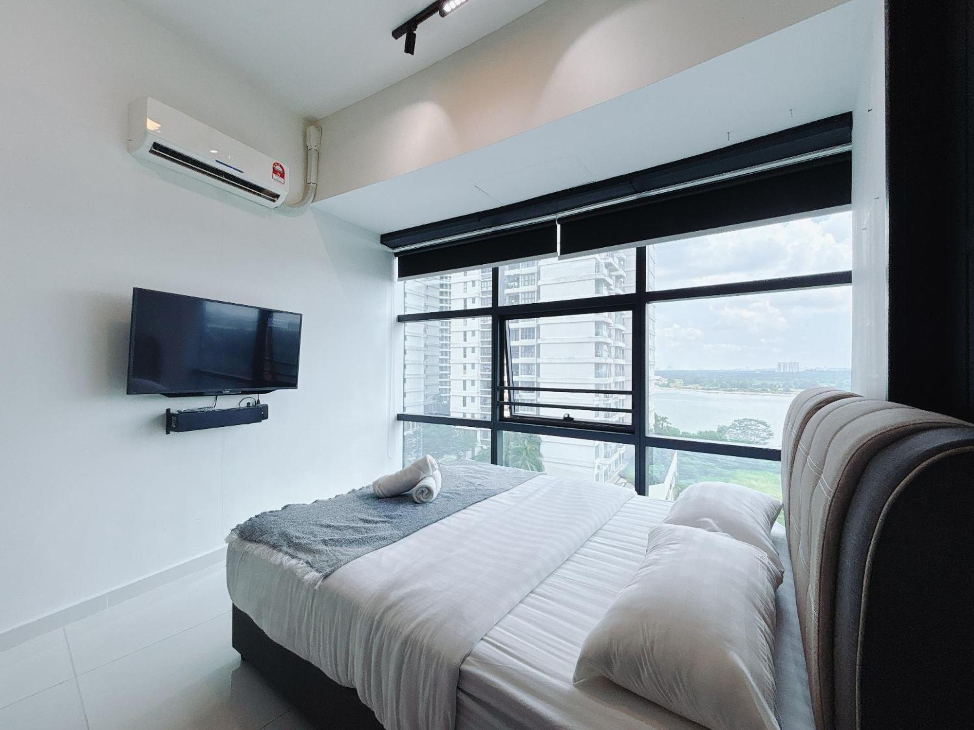 Апартаменти Country Garden Danga Bay By Lions Bay Джохор-Бару Номер фото